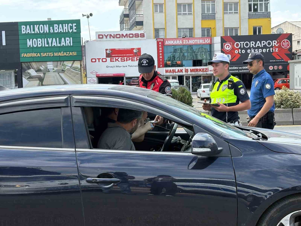 ANKARA'DA DÜZENLENECEK NATO ZİRVESİ ÇERÇEVESİNDE POLİS EKİPLERİNCE TRAFİK DENETİMLERİNE DEVAM...