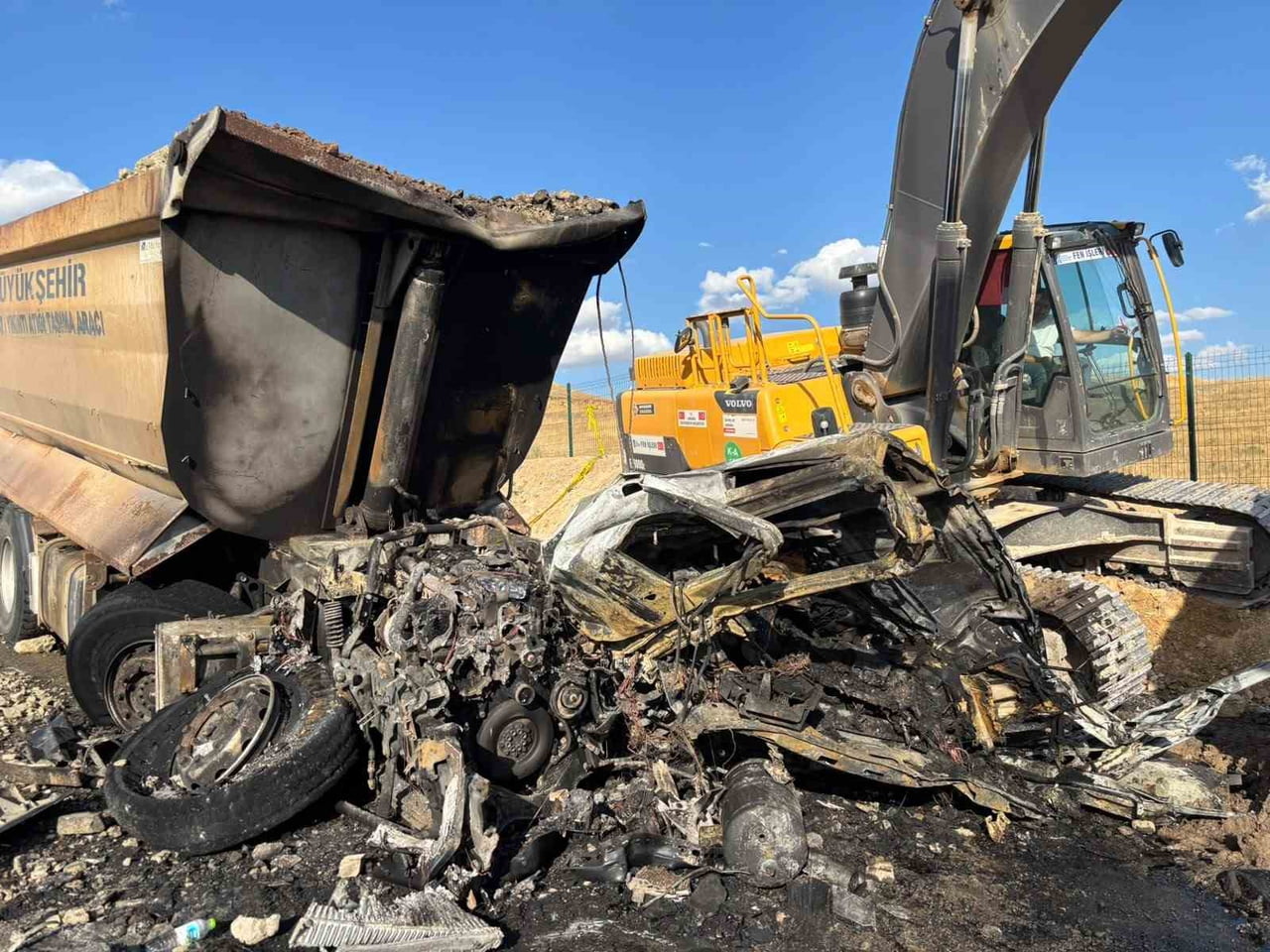 ANKARA'NIN KEÇİÖREN İLÇESİNDE ANKARA BÜYÜKŞEHİR BELEDİYESİ'NE (ABB) AİT BİR KAMYONUN FREN...