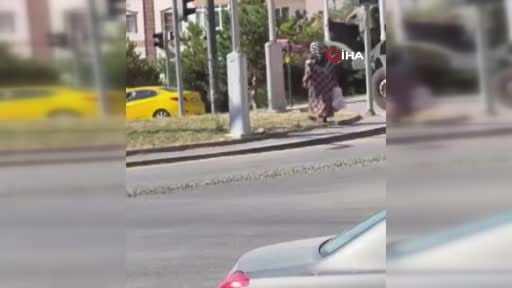 Ankara’da beton mikserden taşan beton yola döküldü