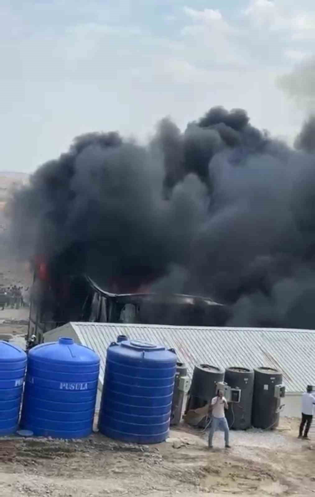 ANKARA’DA BİR ŞANTİYE ÇIKAN KONTEYNER YANGINI İTFAİYE EKİPLERİNCE SÖNDÜRÜLEREK KONTROL ALTINA...