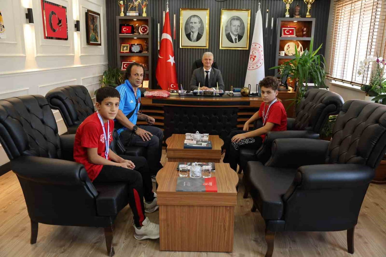 ANKARA’DA DÜZENLENEN MİNİKLER TÜRKİYE GREKOROMEN GÜREŞ ŞAMPİYONASI’NDA DERECEYE GİREN MUŞLU...