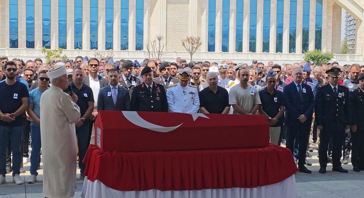 ANKARA’DA EĞİTİM UÇUŞU SIRASINDA MEYDANA GELEN HELİKOPTER KAZASINDA HAYATINI KAYBEDEN 49 YAŞINDAKİ...