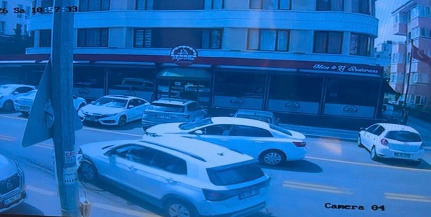 ANKARA’DA OTOMOBİLİNİN KONTROLÜNÜ KAYBETTİĞİ İÇİN PANİKLEDİĞİ İLERİ SÜRÜLEN SÜRÜCÜ, ÇARPTIĞI 7...