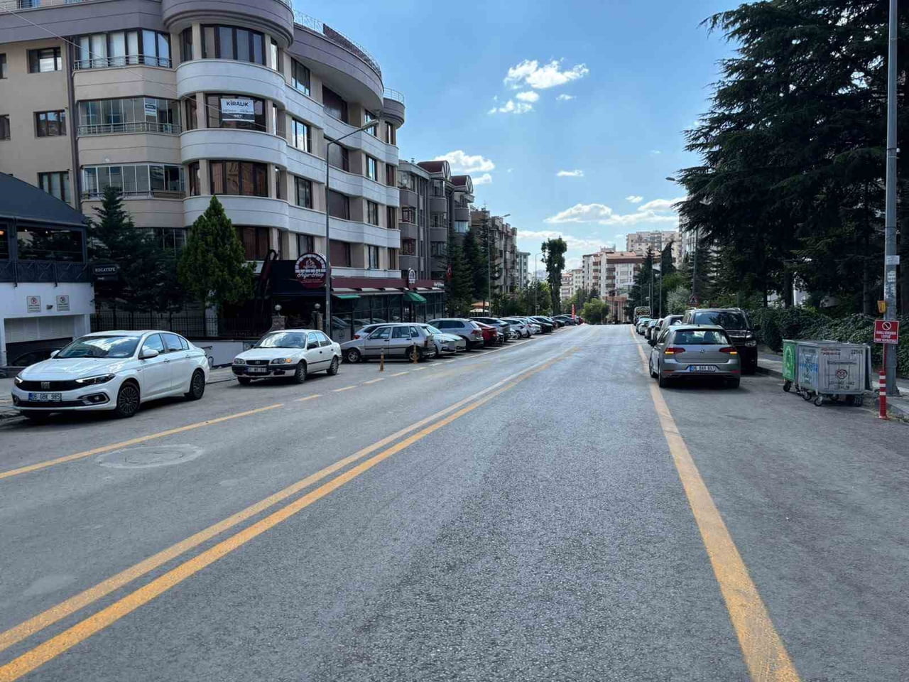 ANKARA’DA OTOMOBİLİNİN KONTROLÜNÜ KAYBETTİĞİ İÇİN PANİKLEDİĞİ İLERİ SÜRÜLEN SÜRÜCÜ, ÇARPTIĞI 7...