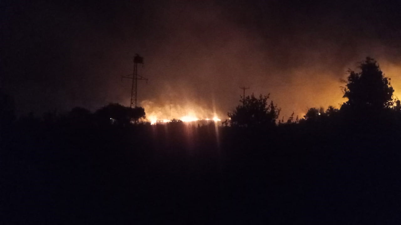 ANKARA’NIN GÜDÜL İLÇESİNDE OTLUK ALANDA ÇIKAN YANGIN İTFAİYE EKİPLERİ TARAFINDAN...