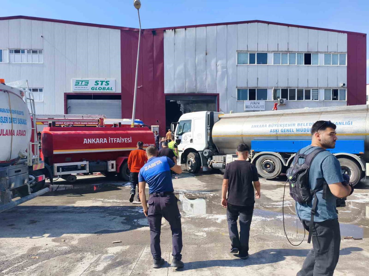 ANKARA’NIN KAHRAMANKAZAN İLÇESİNDE ATIK GERİ KAZANIMI YAPILAN KİMYASAL ÜRÜN FABRİKASINDA ÇIKAN...