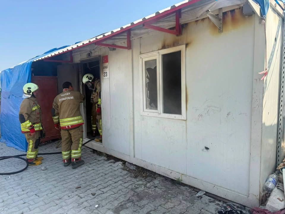 ANTAKYA’DA BULUNAN BURSA KÜTAHYA KONTEYNER KENT’TE ÇIKAN YANGIN, EKİPLERİN HIZLI MÜDAHALESİYLE...