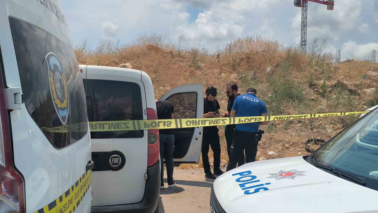ANTALYA'DA BİR KİŞİ AĞABEYİ İLE TELEFONDA GÖRÜŞEREK HAYATINA SON VERECEĞİNİ SÖYLEDİKTEN SONRA PARK...