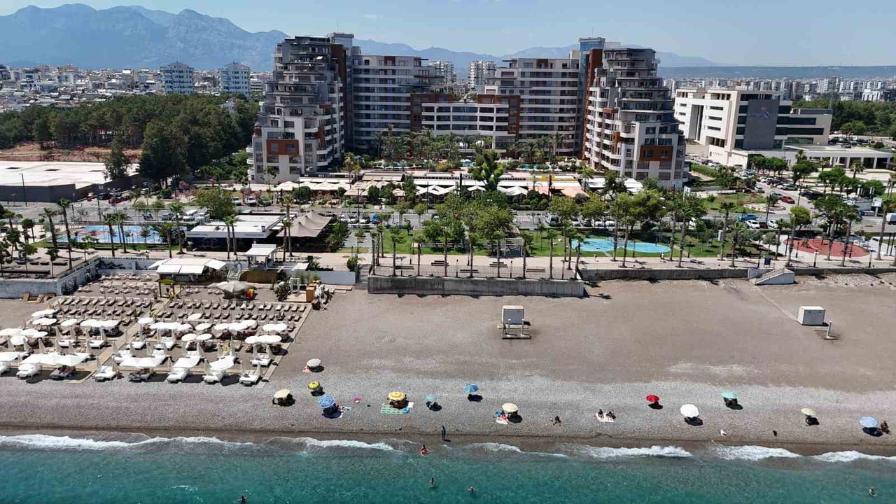 ANTALYA'DA LÜKS KONUTLARDA YAŞANAN AİDAT ARTIŞI TARTIŞMASI MAHKEMEYE TAŞINDI.
