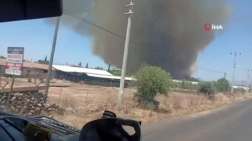 Antalya'da ormanlık alanda yangın: Havadan ve karadan müdahale sürüyor