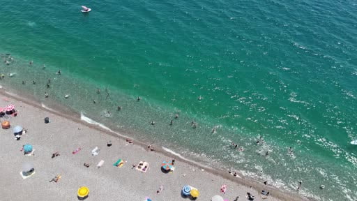 Antalya'da termometreler 38 dereceyi gösterdi, sahiller doldu