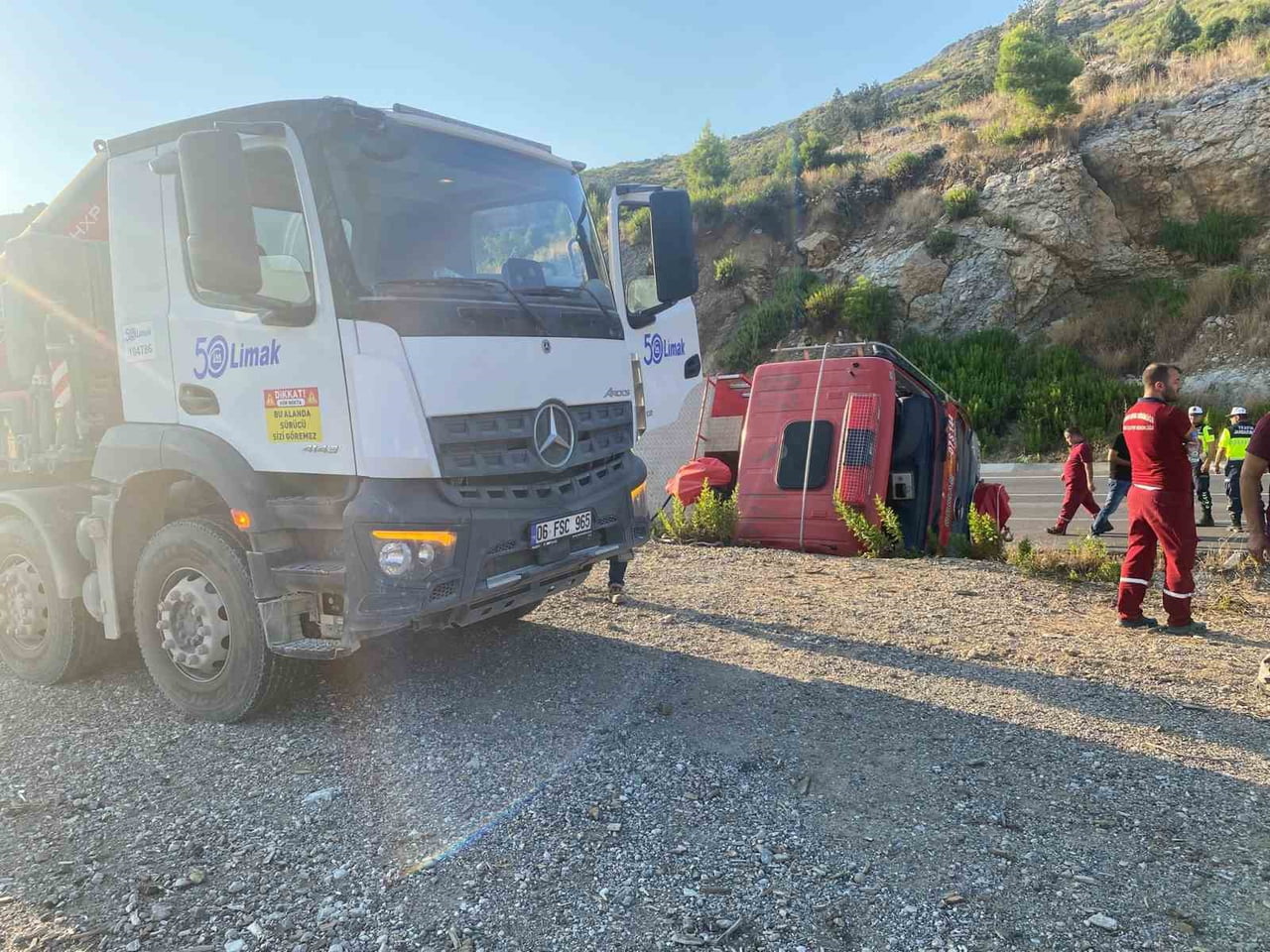ANTALYA'NIN AKSEKİ İLÇESİNDE DEVAM EDEN ORMAN YANGININA MÜDAHALE ETMEK ÜZERE BÖLGEYE SEVK EDİLEN...