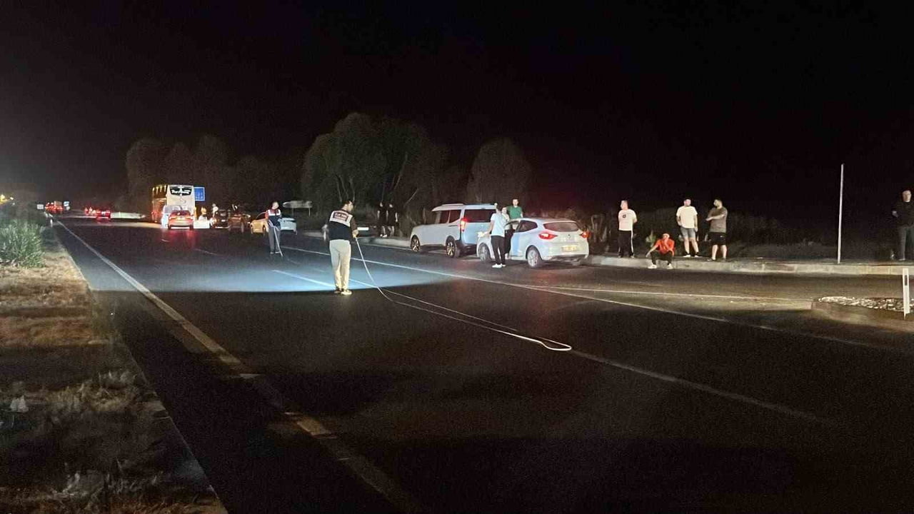 ANTALYA'NIN ALANYA İLÇESİNDE D-400 KARAYOLU'NDA YOLUN KARŞISINA GEÇMEYE ÇALIŞAN 73 YAŞINDAKİ ŞAHIS...