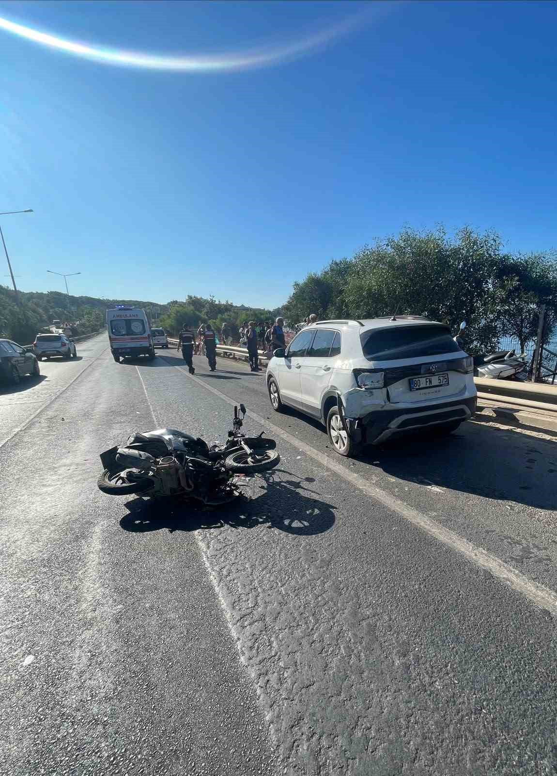 ANTALYA'NIN ALANYA İLÇESİNDE EMNİYET ŞERİDİNDE PARK HALİNDE BULUNAN OTOMOBİLE ARKADAN ÇARPAN...