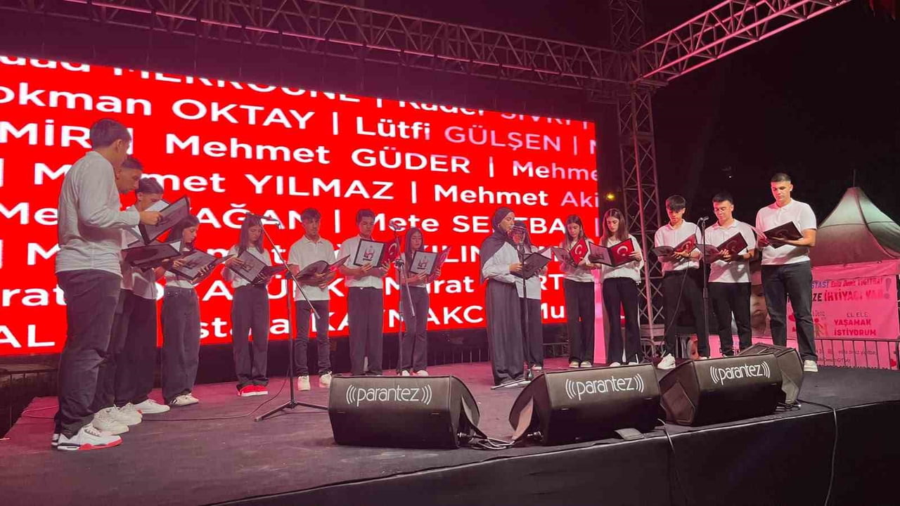 ANTALYA'NIN ALANYA İLÇESİNDE  HÜKÜMET MEYDANI'NDA PROGRAM DÜZENLENDİ