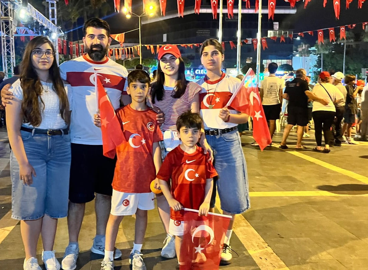 ANTALYA'NIN ALANYA İLÇESİNDE  HÜKÜMET MEYDANI'NDA PROGRAM DÜZENLENDİ