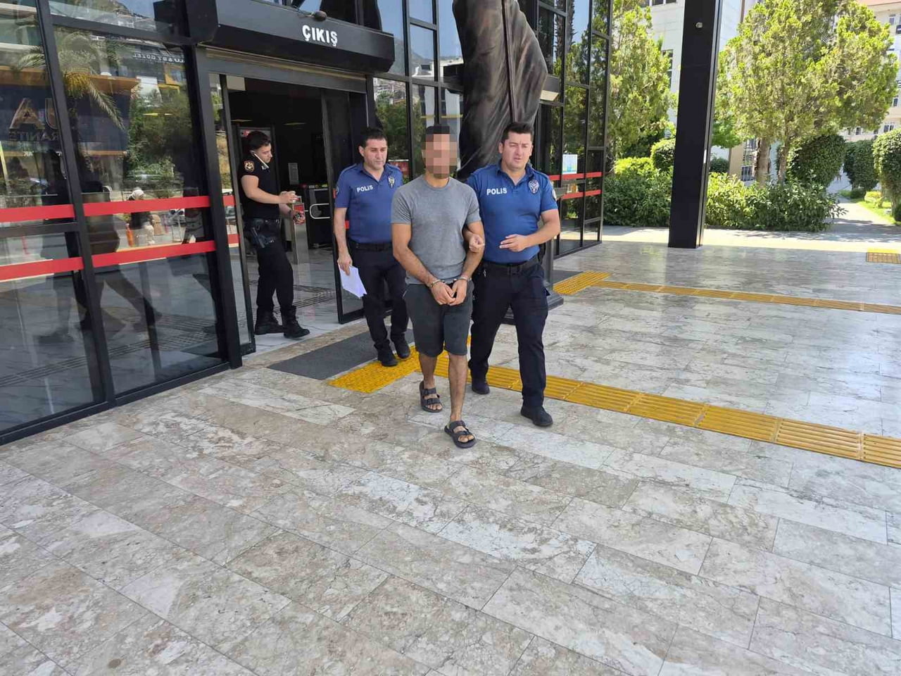 ANTALYA'NIN ALANYA İLÇESİNDE KAZAKİSTAN UYRUKLU BİR KADINA CİNSEL İSTİSMARDA BULUNDUĞU VE CEP...