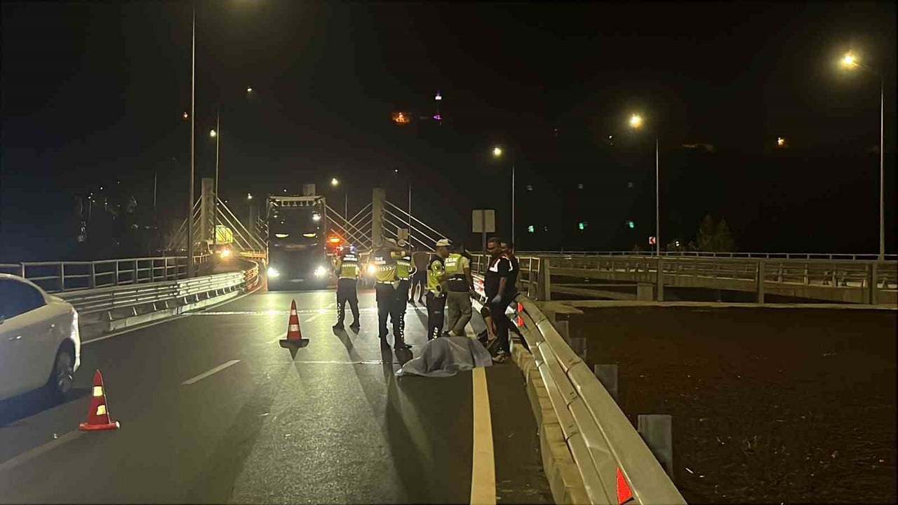 ANTALYA'NIN ALANYA İLÇESİNDE KONTROLDEN ÇIKAN MOTOSİKLETİN BARİYERLERE ÇARPMASI SONUCU MEYDANA...