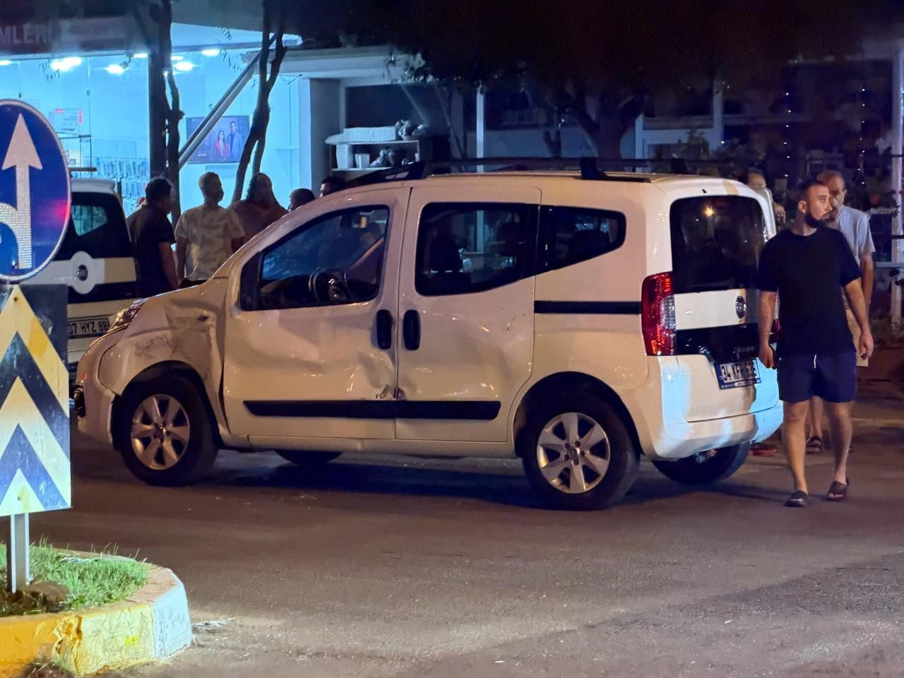 ANTALYA'NIN ALANYA İLÇESİNDE MOTOSİKLET İLE HAFİF TİCARİ ARACIN ÇARPIŞMASI SONUCU MEYDANA GELEN...