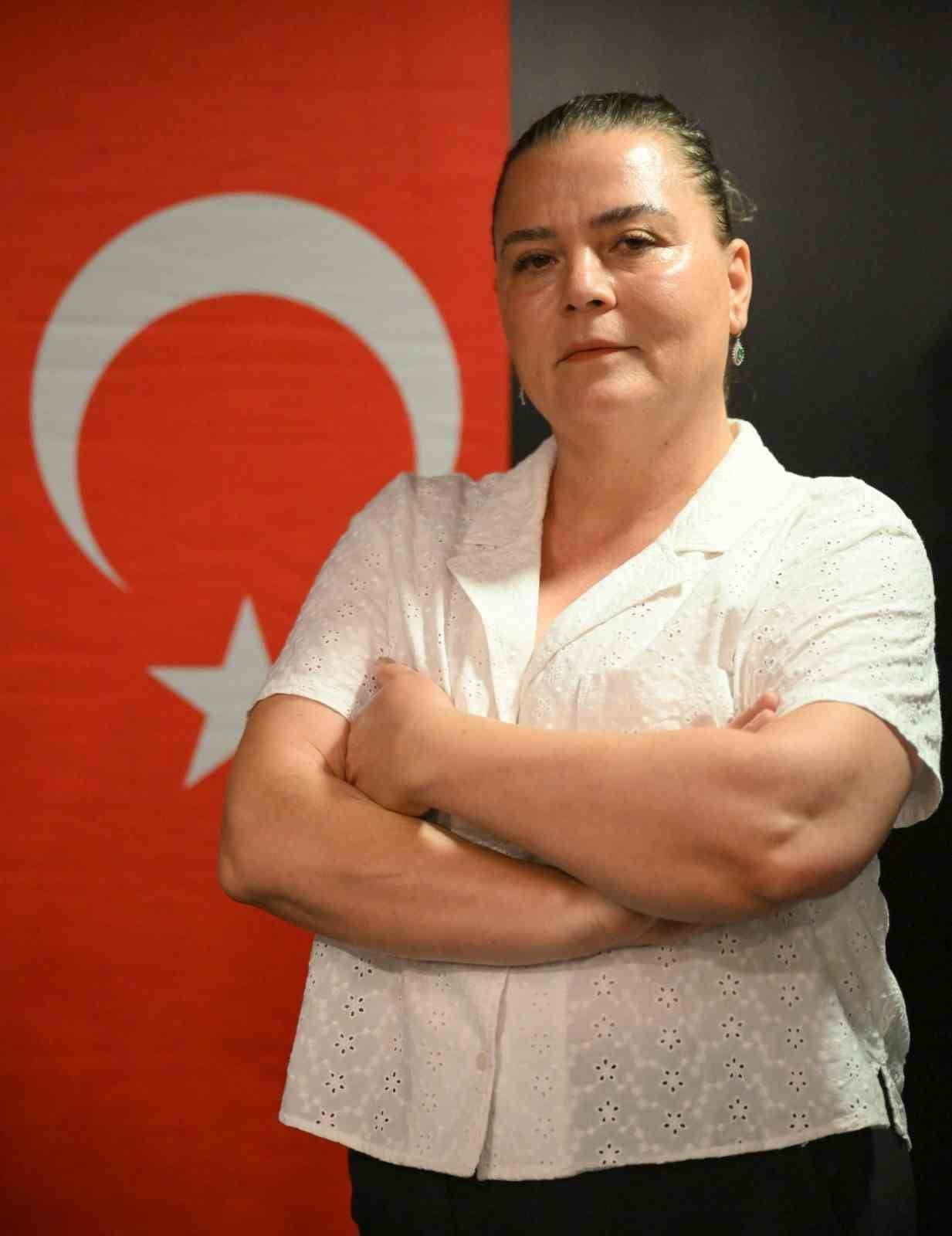 ANTALYA'NIN BİTKİSEL ÜRETİMDE TÜRKİYE'NİN LİDER KENTLERİNDEN BİRİ OLDUĞUNU BELİRTEN EBRU KAÇIN...