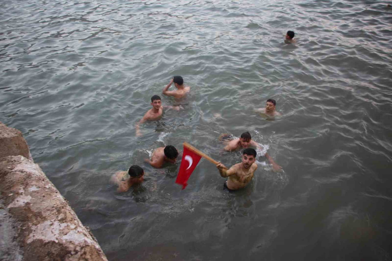 ANTALYA'NIN KUMLUCA İLÇESİNDE DENİZCİLİK VE KABOTAJ BAYRAMI DÜZENLENEN ÇEŞİTLİ ETKİNLİKLERLE...