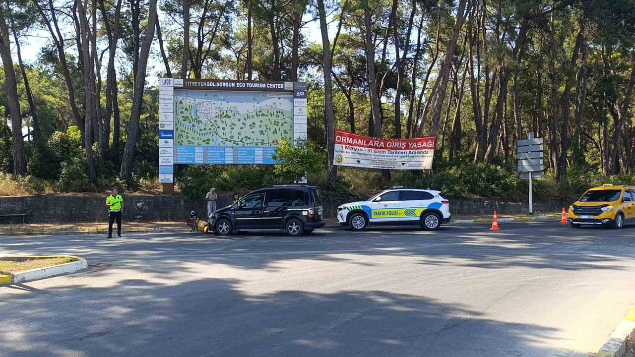 ANTALYA'NIN MANAVGAT İLÇESİNDE HAFİF TİCARİ ARACIN MOTORLU BİSİKLETE ÇARPMASI SONUCU MEYDANA GELEN...