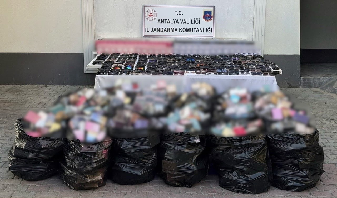 ANTALYA'NIN MANAVGAT İLÇESİNDE JANDARMA EKİPLERİNCE DÜZENLENEN OPERASYONDA YAKLAŞIK 4 MİLYON 850...