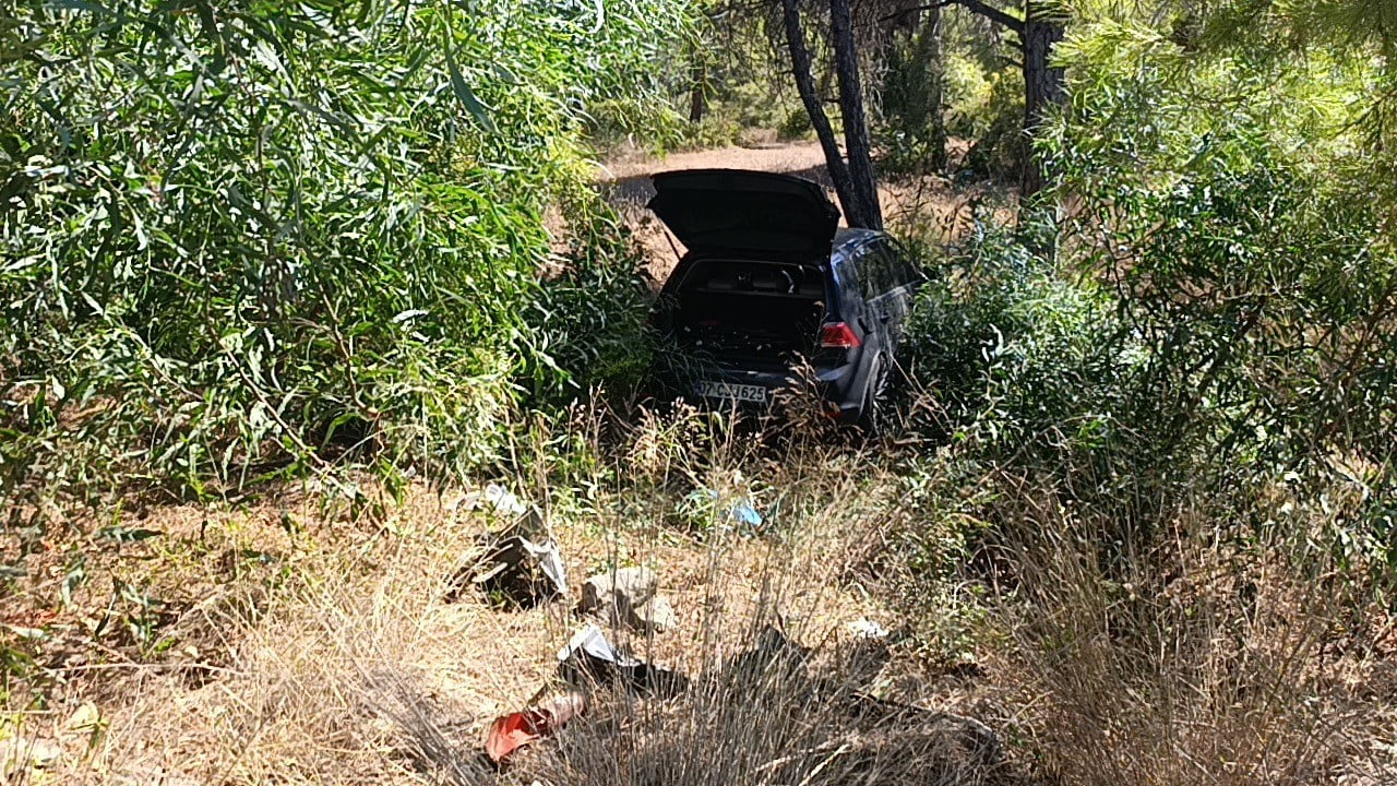 ANTALYA'NIN MANAVGAT İLÇESİNDE KONTROLDEN ÇIKAN OTOMOBİLİN ÖNÜNDE SEYREDEN OTOMOBİLE ARKADAN...
