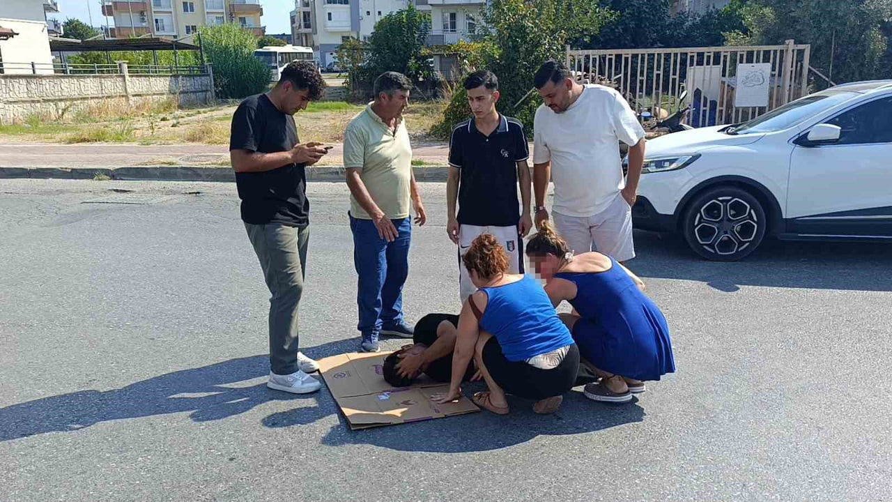 ANTALYA'NIN MANAVGAT İLÇESİNDE MOTOSİKLET İLE OTOMOBİLİN ÇARPIŞMASI SONUCU MEYDANA GELEN TRAFİK...