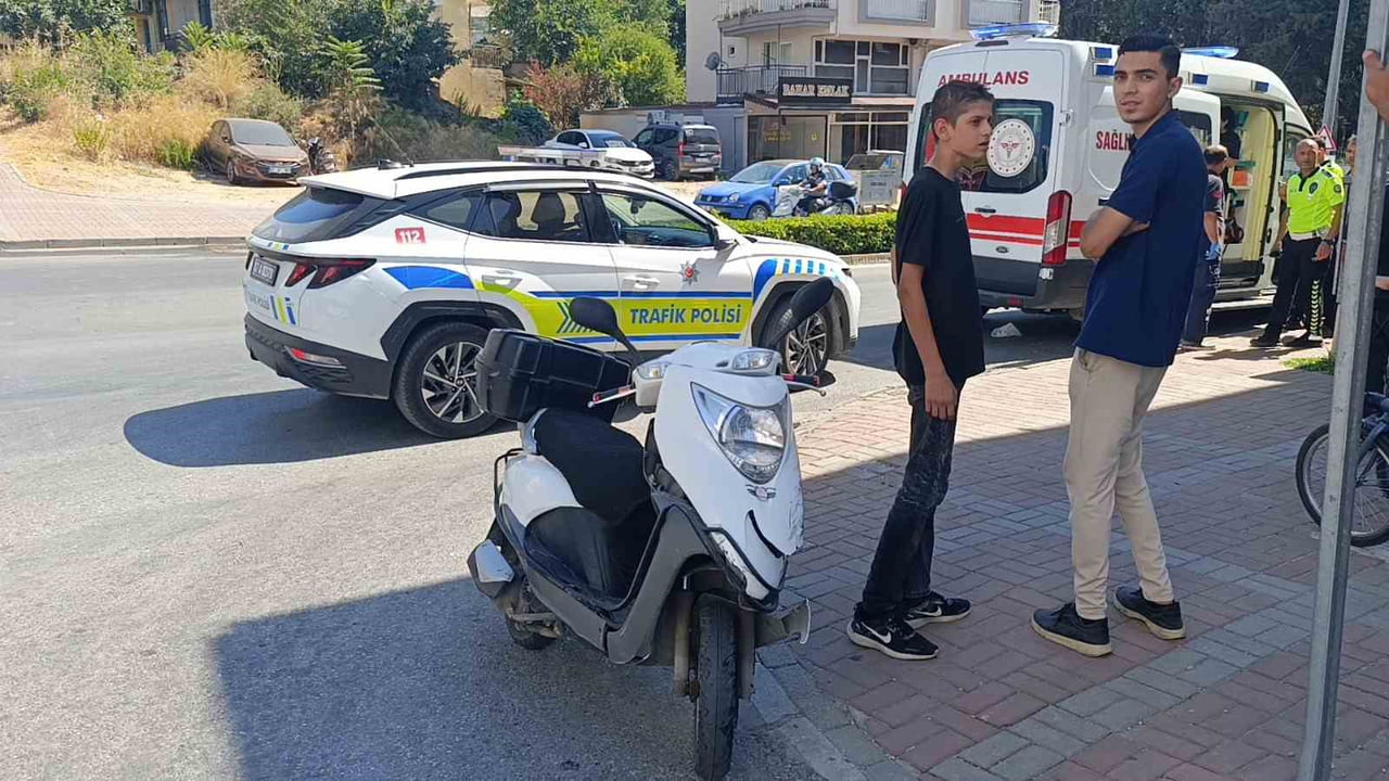 ANTALYA'NIN MANAVGAT İLÇESİNDE MOTOSİKLET İLE OTOMOBİLİN ÇARPIŞMASI SONUCU MEYDANA GELEN TRAFİK...