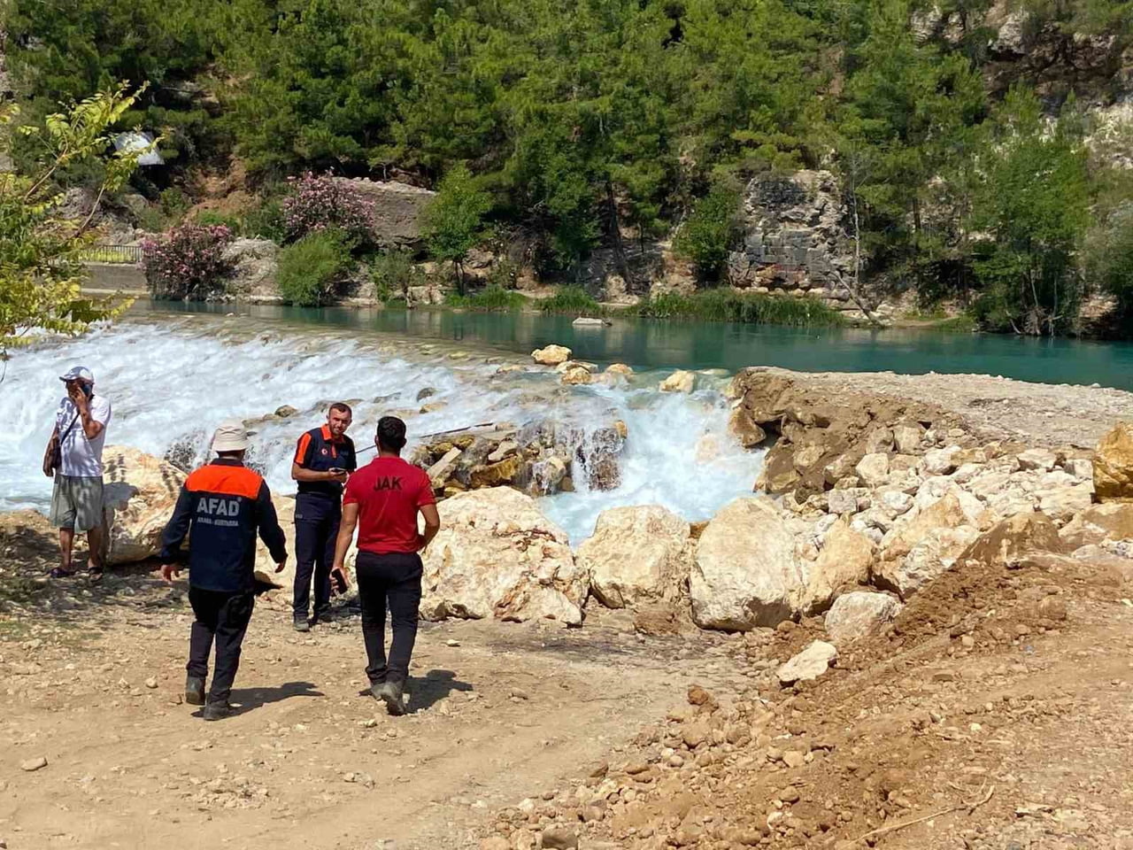 ANTALYA'NIN MANAVGAT İLÇESİNDE PİKNİK YAPMAK İÇİN ARKADAŞLARIYLA BİRLİKTE GİTTİĞİ ALARA ÇAYI'NDA...