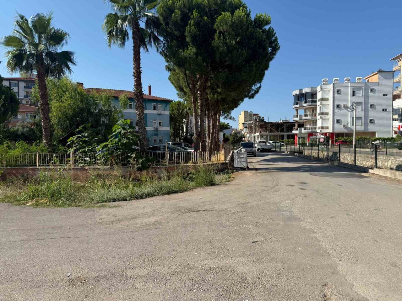 ANTALYA'NIN SERİK İLÇESİNDE GECE YARISI SOKAK ORTASINDA ATILAN HAVAİ FİŞEK MAHALLE SAKİNLERİNİN...