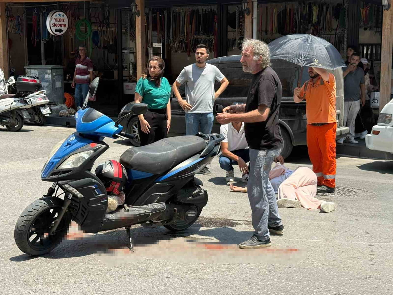 ANTALYA'NIN SERİK İLÇESİNDE İKİ MOTOSİKLETİN ÇARPIŞTIĞI TRAFİK KAZASINDA YARALANAN GENÇ KADIN...