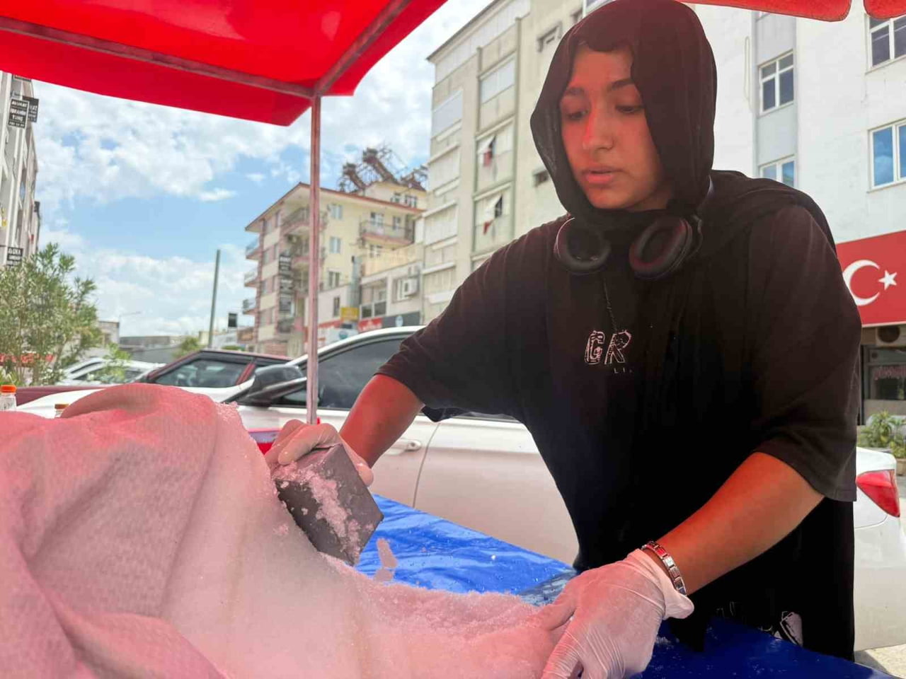 ANTALYA'NIN SERİK İLÇESİNDE LİSE ÖĞRENCİSİ HATİCE KÜBRA ERDAL, BABASININ TOROSLAR'IN ZİRVESİNDEN...