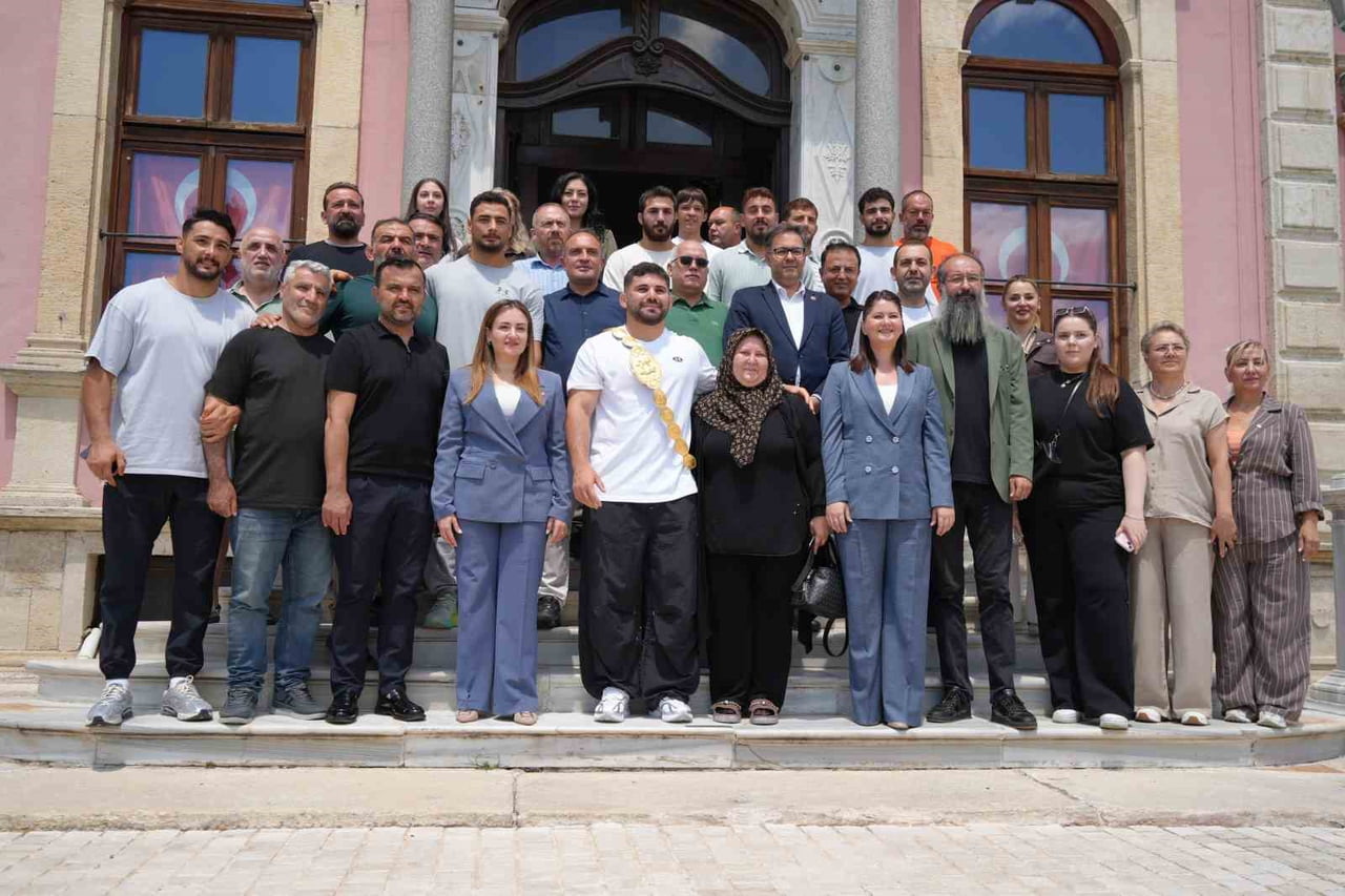 ANTALYA BÜYÜKŞEHİR BELEDİYE BAŞKANVEKİLİ BÜŞRA ÖZDEMİR, TARİHİ KIRKPINAR YAĞLI GÜREŞLERİ'NDE BAŞ...