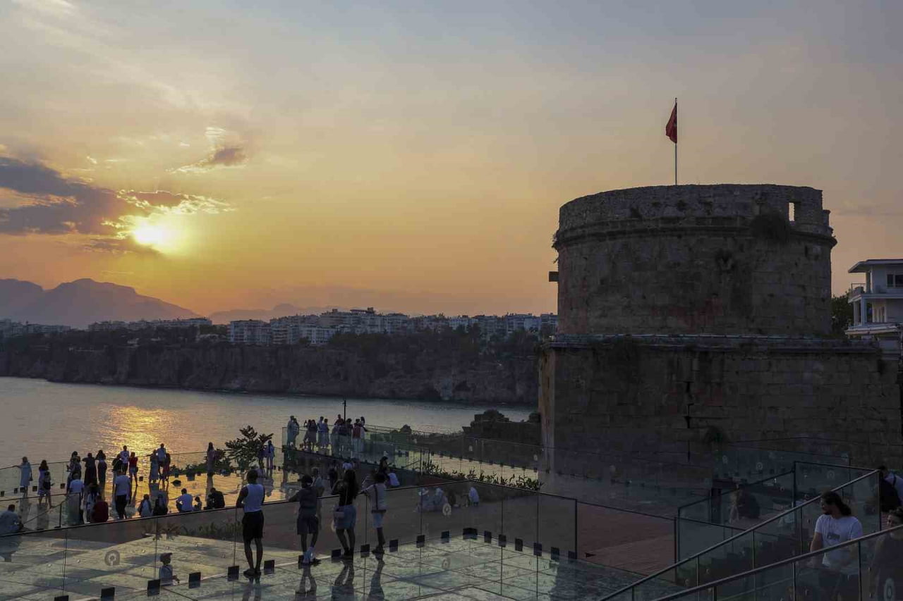 ANTALYA BÜYÜKŞEHİR BELEDİYESİ, HIDIRLIK KULESİ’NİN TARİHİ DOKUSUNU KORUYARAK, 2 BİN YILLIK BİR...