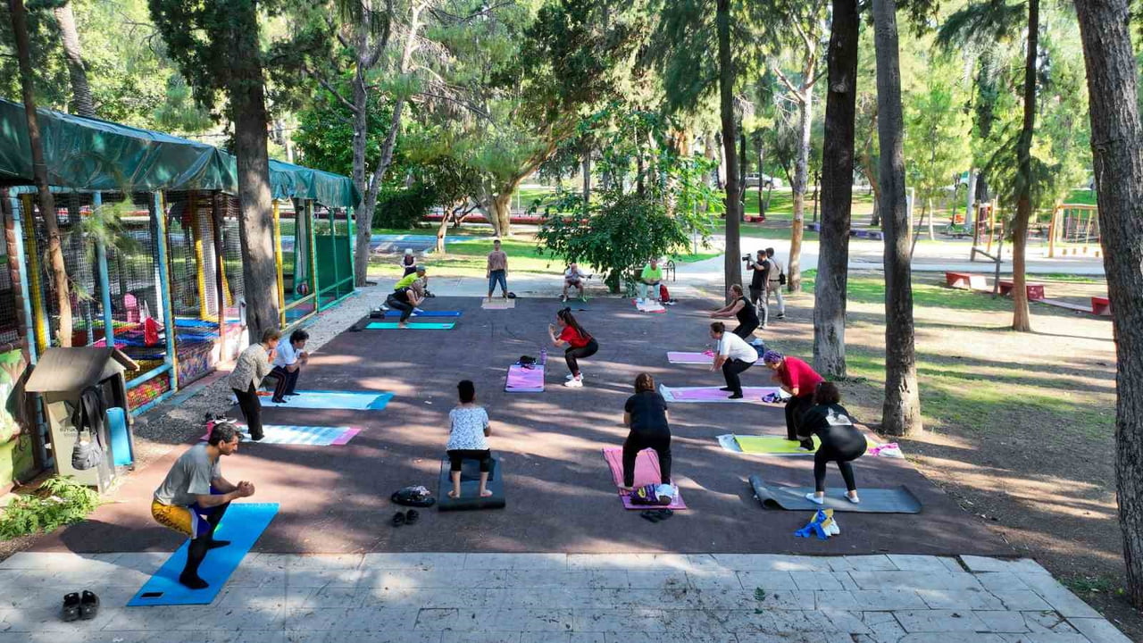 ANTALYA BÜYÜKŞEHİR BELEDİYESİ’NİN VATANDAŞLARIN GÜNE DAHA HAREKETLİ VE SAĞLIKLI BAŞLAMASINI TEŞVİK...