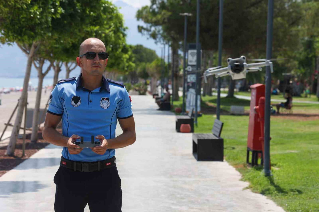 ANTALYA BÜYÜKŞEHİR BELEDİYESİ ZABITA DAİRESİ BAŞKANLIĞI EKİPLERİ, YAZ AYLARIYLA BİRLİKTE HER GÜN...