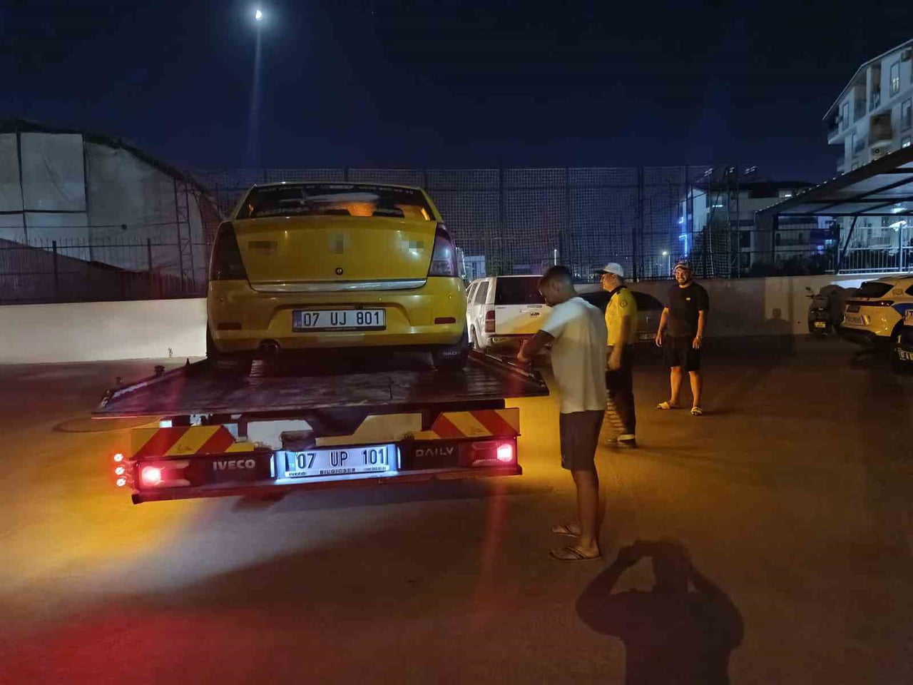 ANTALYA’NIN GAZİPAŞA İLÇESİNDE MOTOSİKLET SÜRÜCÜSÜ İLE TİCARİ TAKSİ ŞOFÖRÜ ARASINDA ÇIKAN TRAFİK...