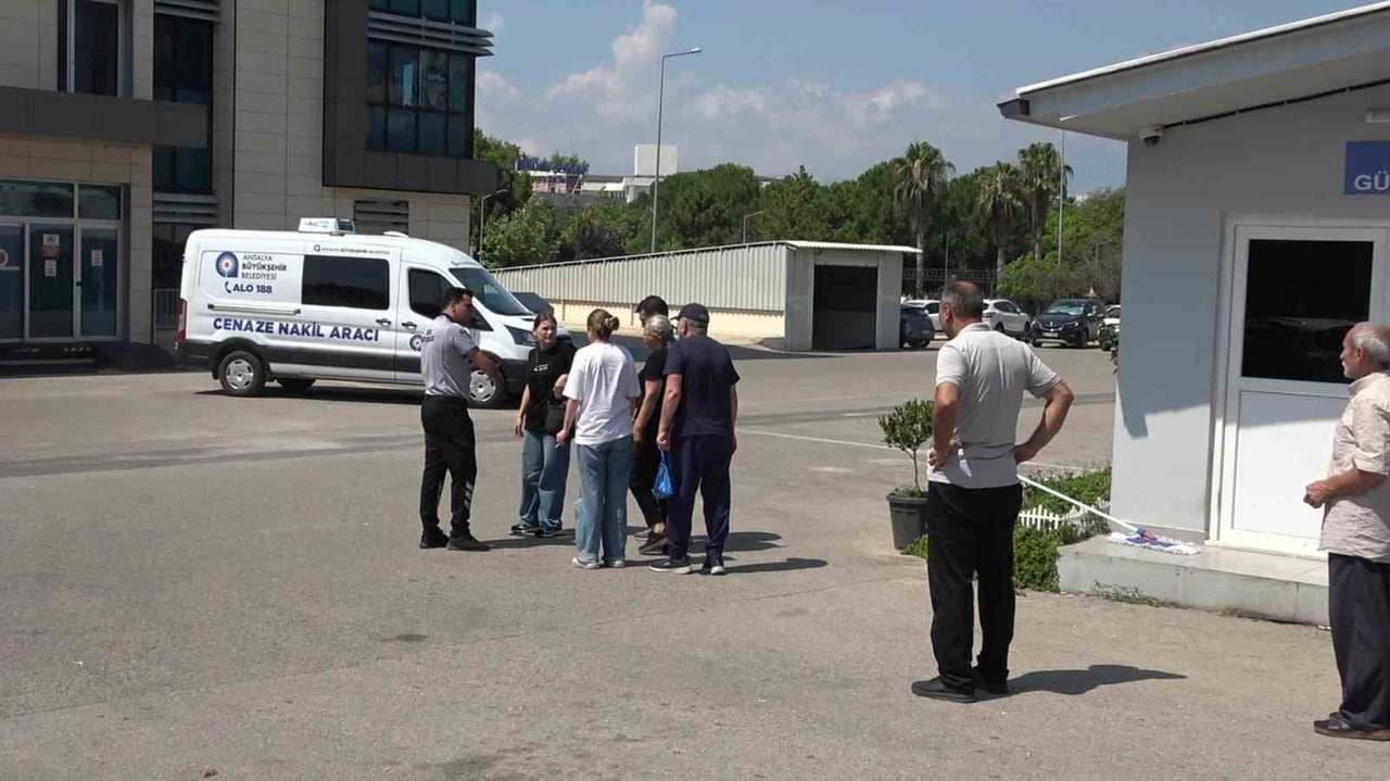 ANTALYA’NIN KEPEZ İLÇESİNDE GEÇİRDİĞİ TRAFİK KAZASI ARDINDAN HASTANEYE KALDIRILAN GENÇ15 GÜNLÜK...