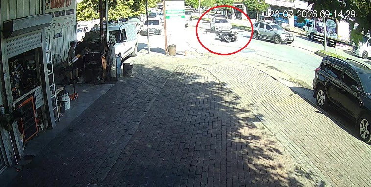 ANTALYA’NIN MANAVGAT İLÇESİNDE SEYİR HALİNDEKİ MOTOSİKLET SOL ŞERİTTEN SAĞ TARAFA DÖNMEYE ÇALIŞAN...