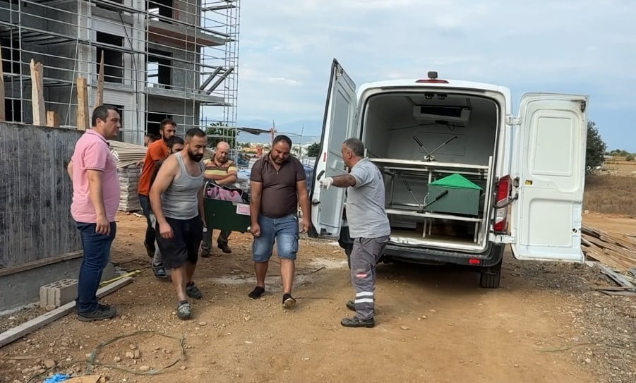 ANTALYA’NIN SERİK İLÇESİNDE BİR İNŞAATTA ÇALIŞAN 41 YAŞINDAKİ İŞÇİ, DIŞ CEPHEDEKİ BETON BLOĞUN...