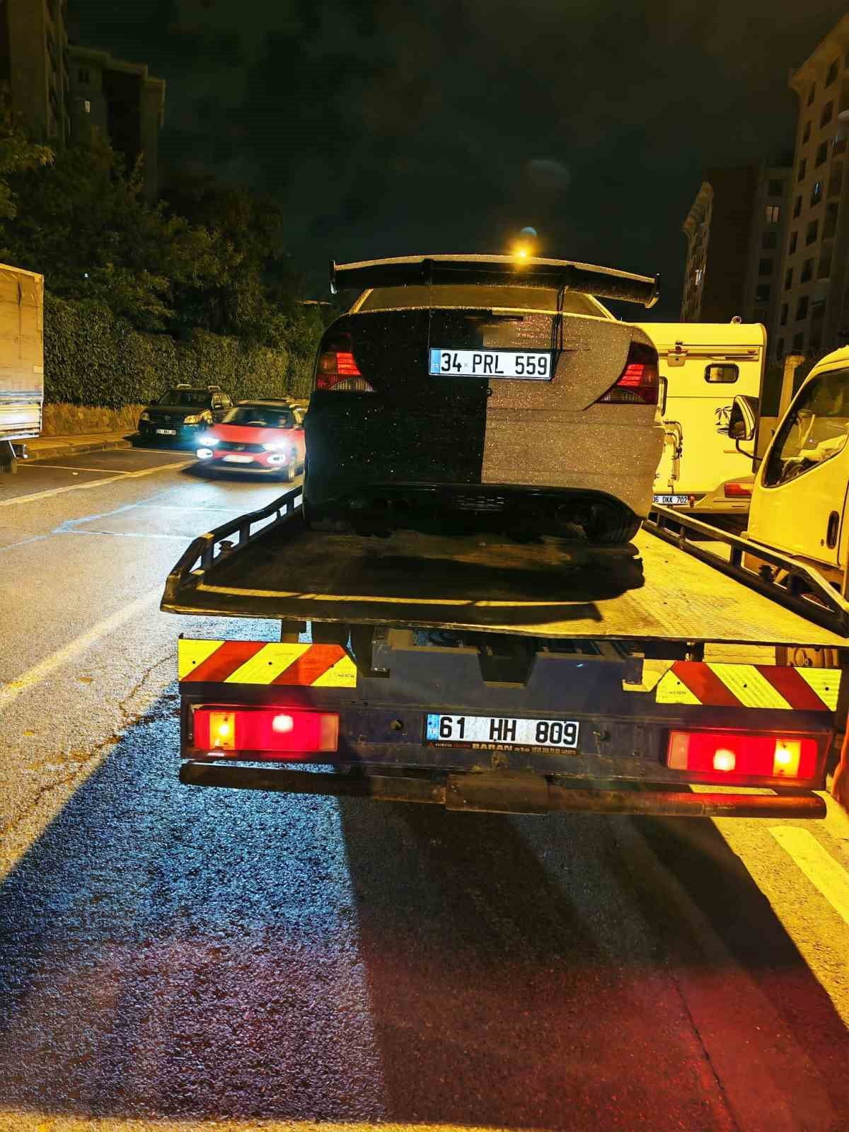 ARAÇ 30 GÜN SÜREYLE TRAFİKTEN MEN EDİLDİ.