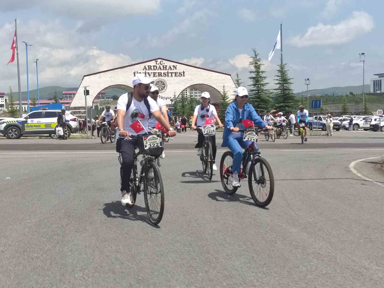 ARDAHAN'DA BİSİKLET FESTİVALİ DÜZENLENEN TÖRENLE BAŞLADI.