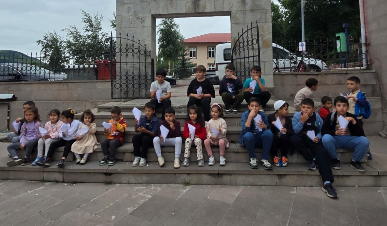 ARDAHAN’IN POSOF İLÇESİNDE YAZ KUR'AN KURSU ÖĞRENCİLERİNE YÖNELİK DONDURMA VE PATLAMIŞ MISIR...