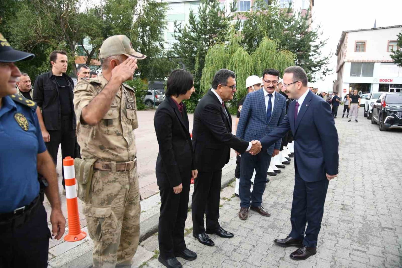 ARDAHAN VALİSİ YAMLI GÖREVE BAŞLADI. (OLGUN YILDIZ/ARDAHAN-İHA)