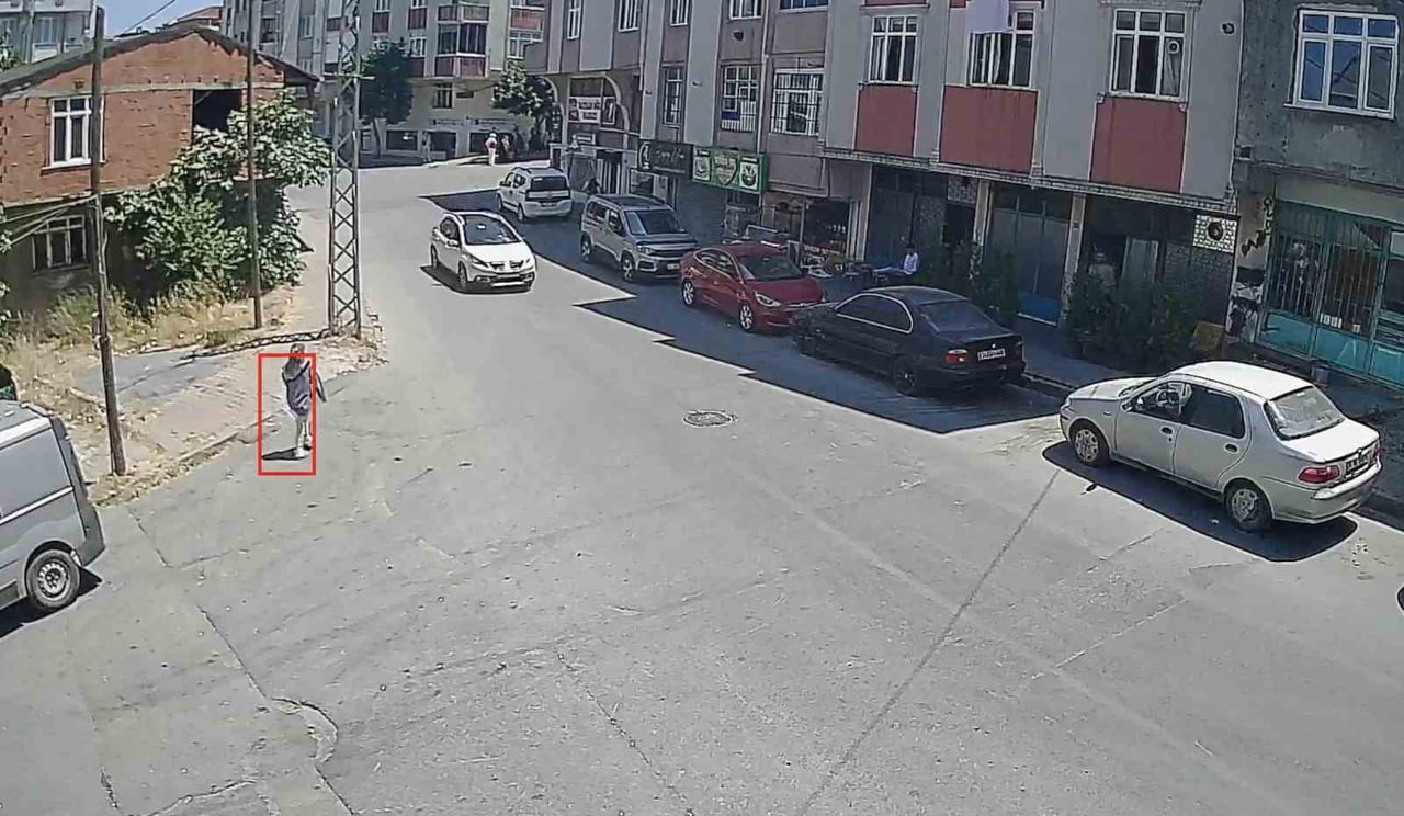 ARNAVUTKÖY'DE BİR KADIN, KUAFÖRDE YAPTIRDIĞI YAKLAŞIK 3 BİN 400 LİRALIK İŞLEMİN ÜCRETİNİ ÖDEMEDEN...