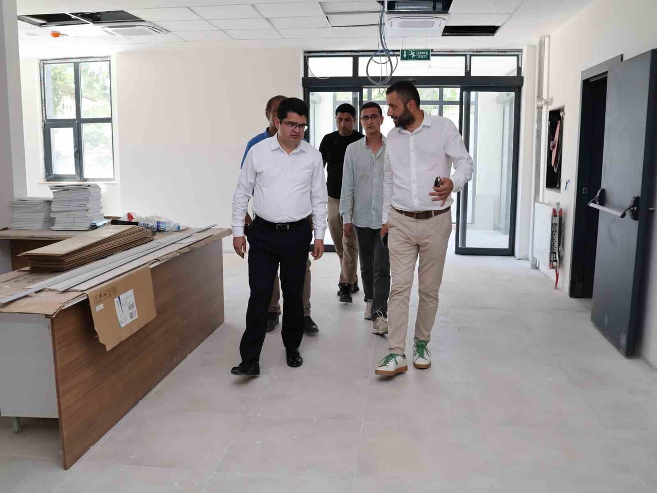 ARSUZ KAYMAKAMI FATİH EROĞLU, YAPIMI SÜREN SOSYAL HİZMET MERKEZİ İNŞAATINDA İNCELEMELERDE...