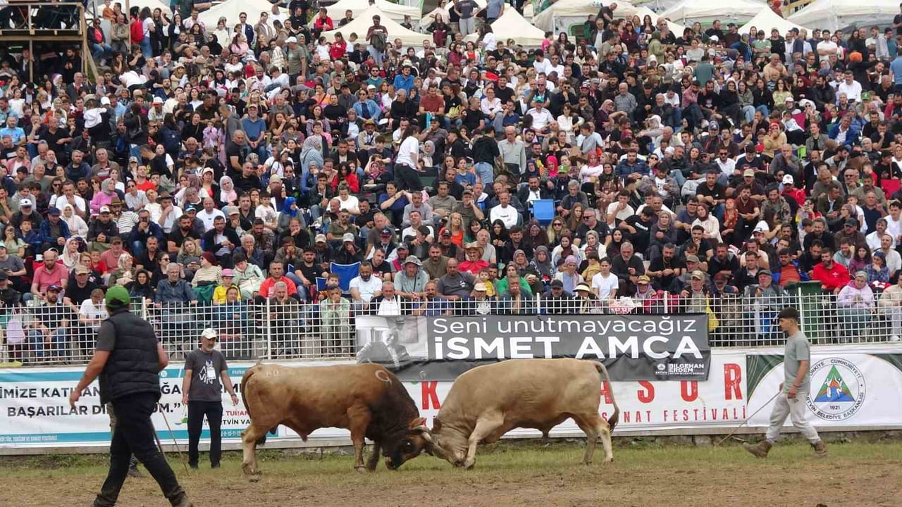 ARTVİN'DE 45.'İNCİSİ DÜZENLENEN KAFKASÖR KÜLTÜR TURİZM VE SANAT FESTİVALİ RENKLİ GÖRÜNTÜLERE SAHNE...