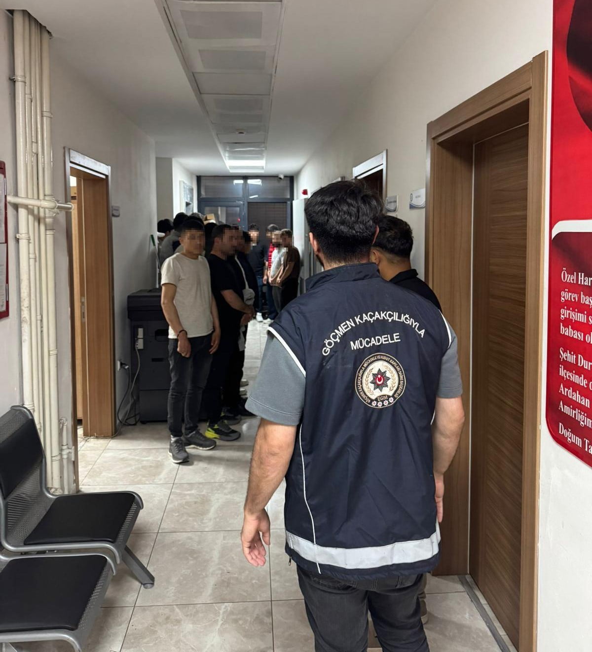 ARTVİN’DE POLİS EKİPLERİNCE KAÇAK GÖÇMENLERE YÖNELİK DÜZENLENEN OPERASYONDA, AFGANİSTAN UYRUKLU 56...